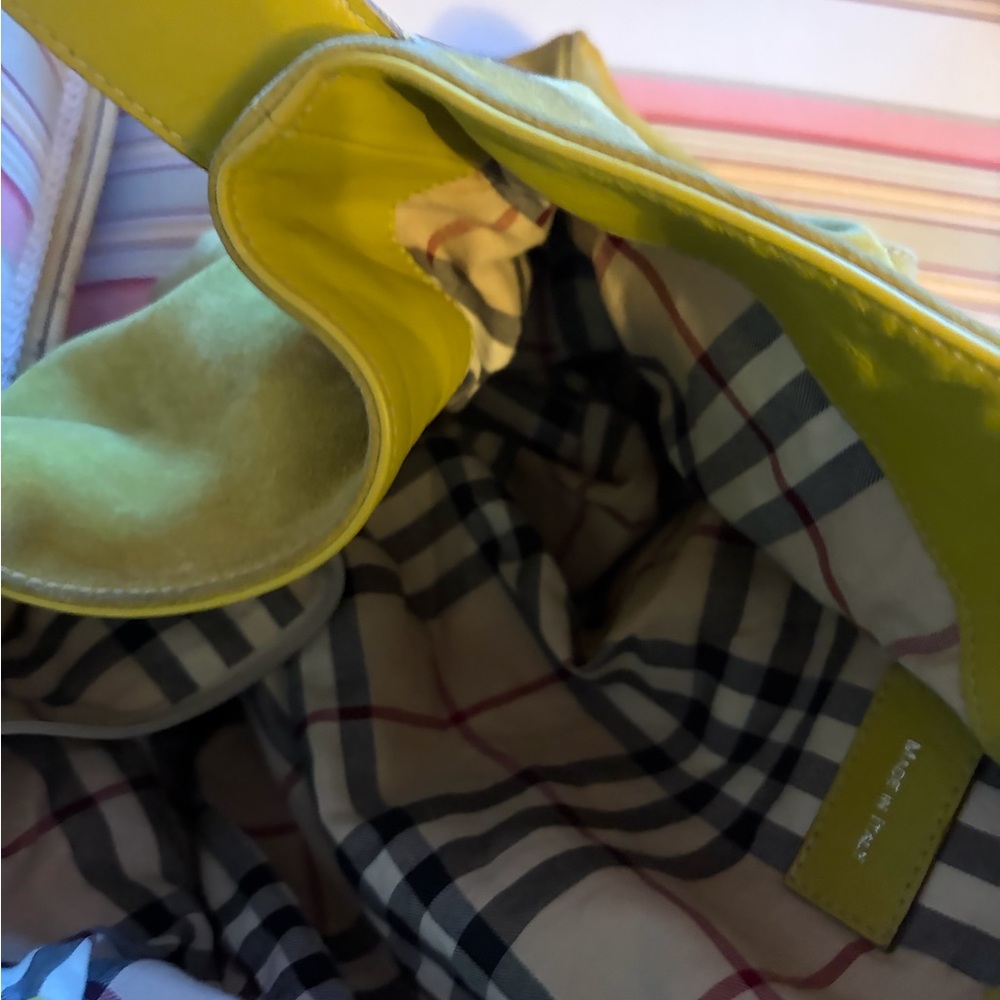 Oh So Chic Burberry Green Suede Shoulder/Hobo Bag Horn Closure. COA included. - Picture 10 of 13
